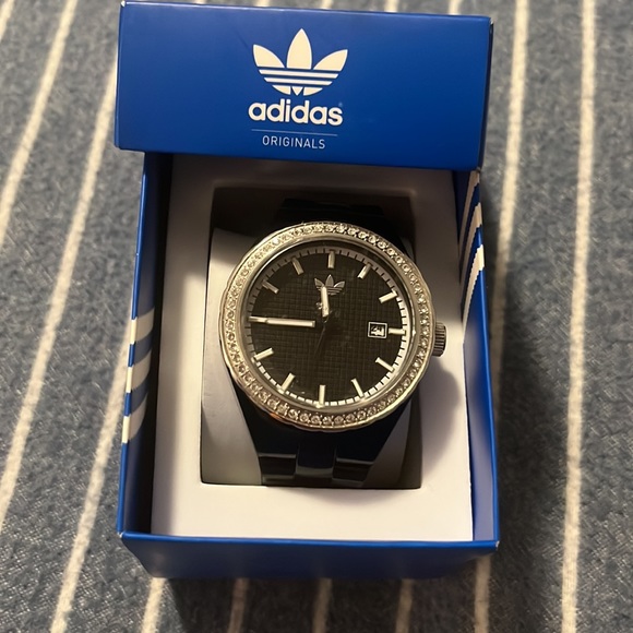 ❌❌SOLD❌❌Adidas watch 💙🤍 - Picture 2 of 4